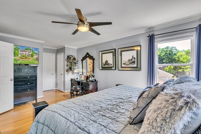 Building Photo - Modern 4 BR Colonial Retreat in River Bend...