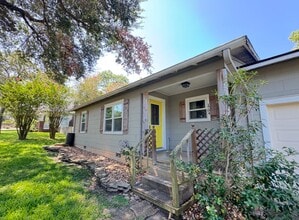 Building Photo - 1704 S Park St