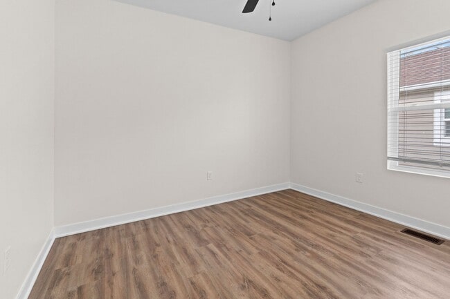 Building Photo - Incredible 2 bedroom 1 bathroom Duplex!