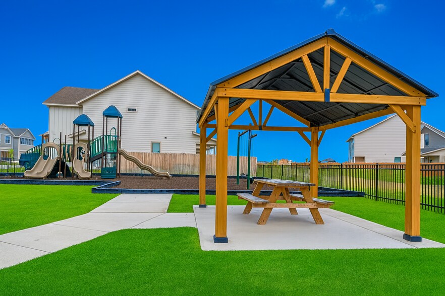 Everyone is invited to the playground. - 13810 Enzo Gate