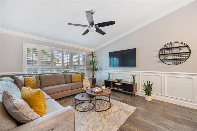 Building Photo - 14832 Paddock Dr