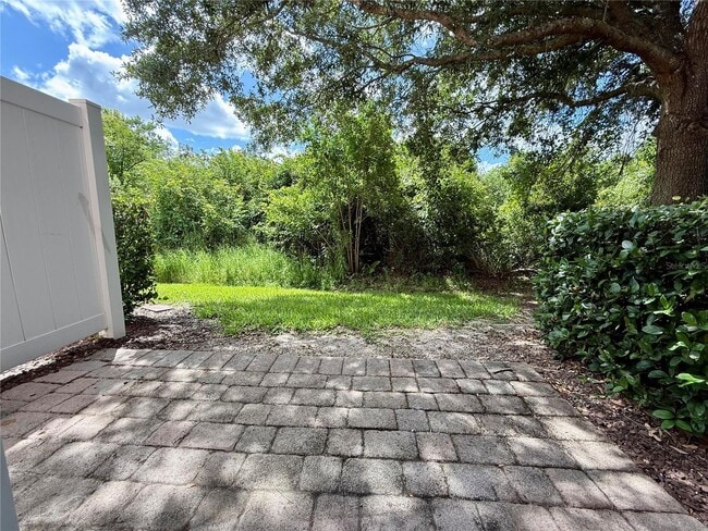 Building Photo - 823 Pine Pointe Ln