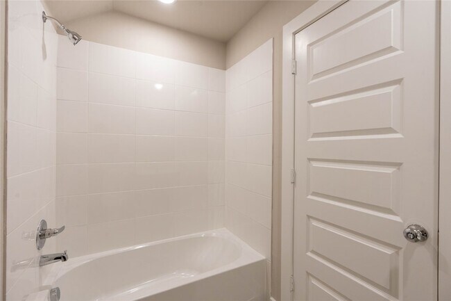 Building Photo - 712 Melody Hl Dr
