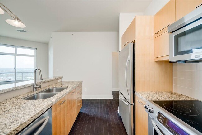 Building Photo - 603 Davis St