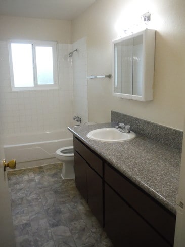 2 X 1 - Country Square Apartments