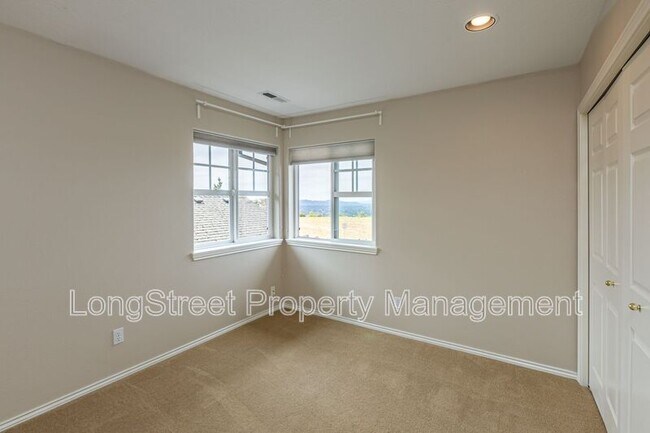 Building Photo - 8996 SE Bristol Park Dr