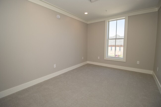 Building Photo - Luxury Living in the Heart of Downtown Col...