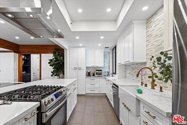 Building Photo - 9311 Burton Wy