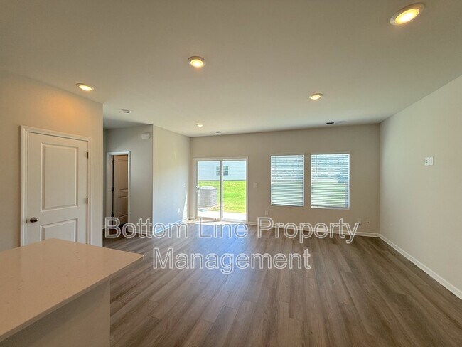 Building Photo - 1066 Plumcrest Dr