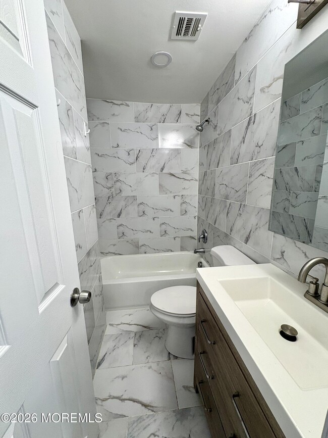 Building Photo - 711 McKinley Ave