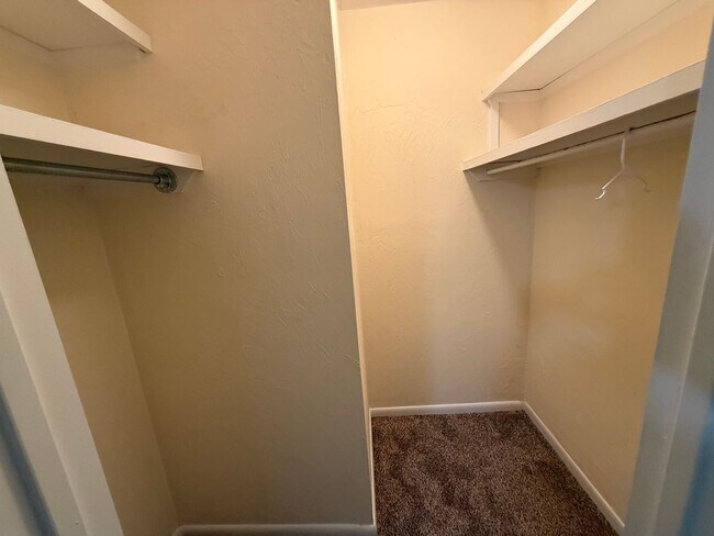 Building Photo - Comfortable SW Gainesville Home with Large Yard