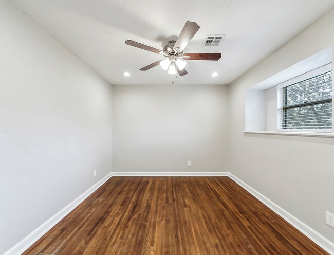 Building Photo - 5807 Burlinghall Dr