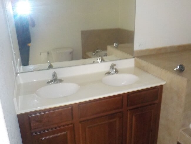 Building Photo - 1509 Hickory Ln