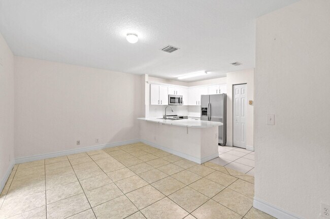 Building Photo - 954 Summit Lake Dr