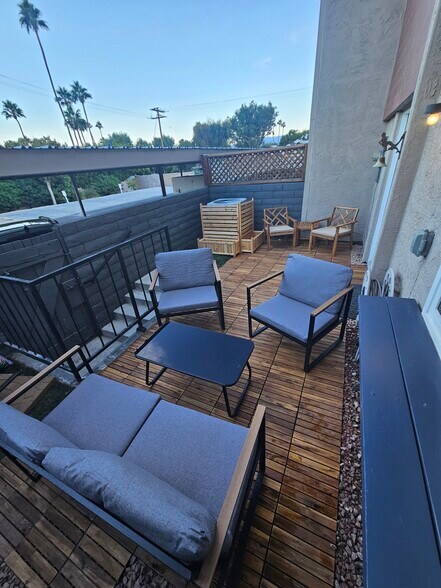 Building Photo - 266 E Via Escuela