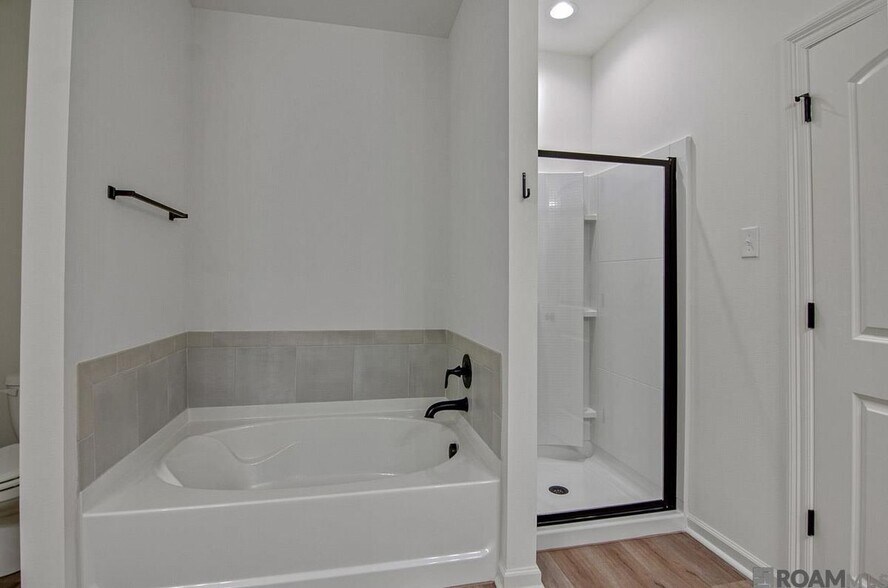 Building Photo - 5618 Cottage Lake Dr