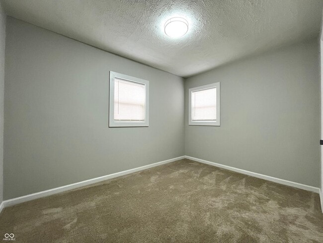 Building Photo - 1854 E Legrande Ave