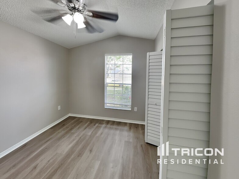 Building Photo - 3910 78th Dr E