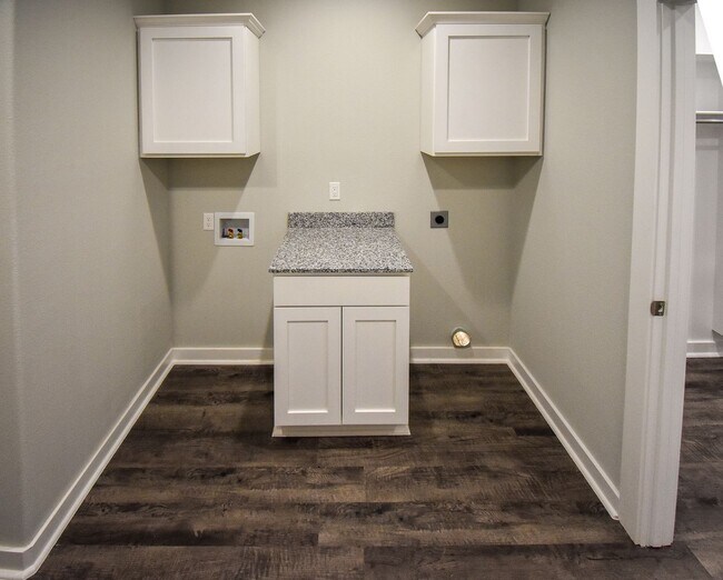 Building Photo - 4 Bedroom 2 Bathroom Home In Farmington, AR.