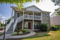 Building Photo - Charming 3-Bedroom Townhome with Private E...