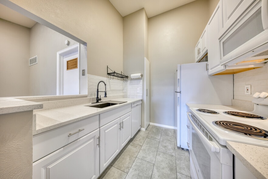 Building Photo - 5403 W 76th Ave