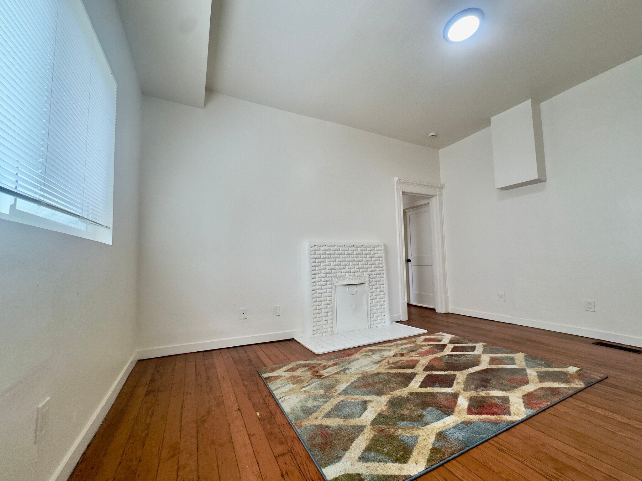 Building Photo - 720 37th St