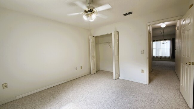 Building Photo - 260 Lake Suzanne Dr