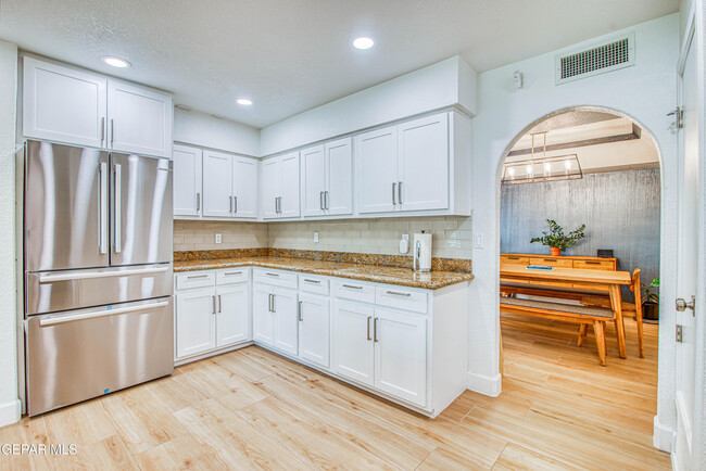 Building Photo - 6205 Brisa Del Mar Dr