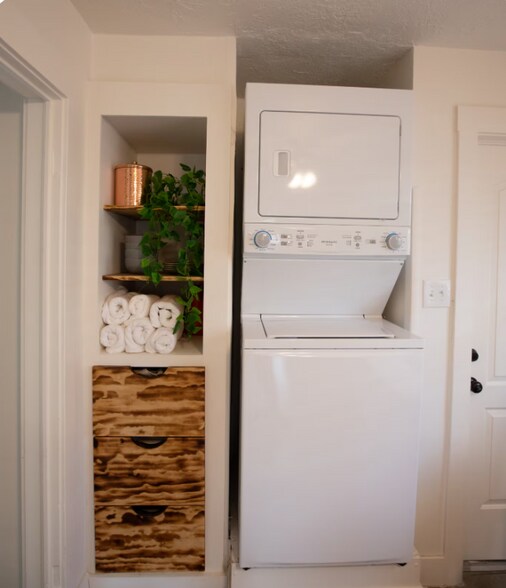 Building Photo - 64 Hartwell Ave