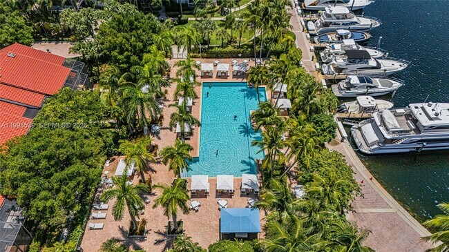 Building Photo - 3598 Yacht Club Dr