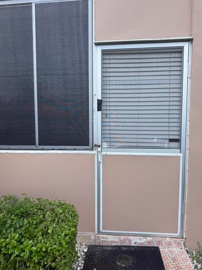 Building Photo - 8 Canterbury A