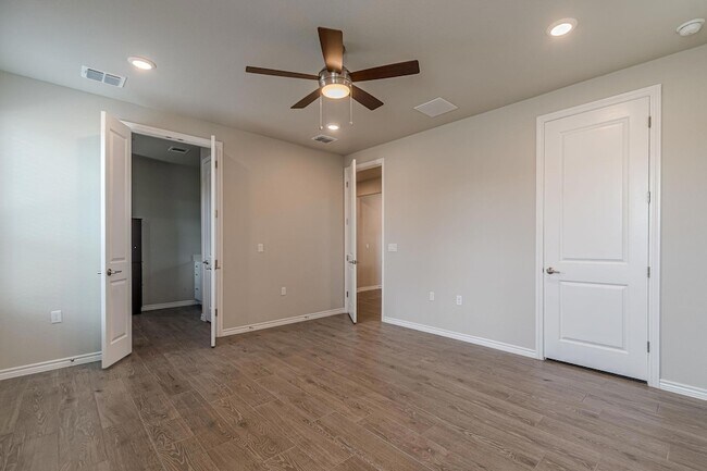 Building Photo - 127 Roaming Rock Trl