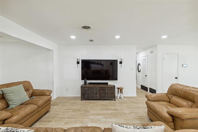 Building Photo - 724 Edgehill Dr