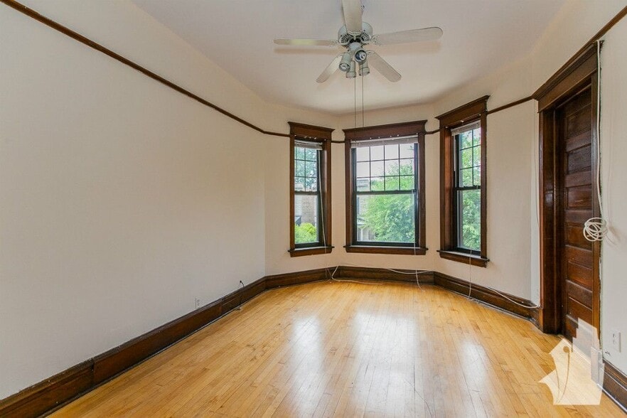 Building Photo - 3637 N Paulina St