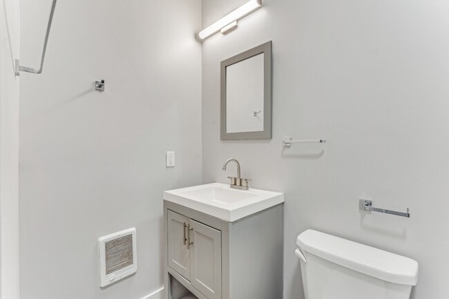 Building Photo - 304 E Ontario-