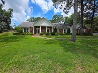 Building Photo - 2318 N Rodney Parham Rd