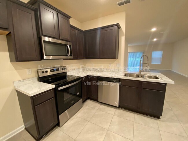 Building Photo - 9588 Star Dr