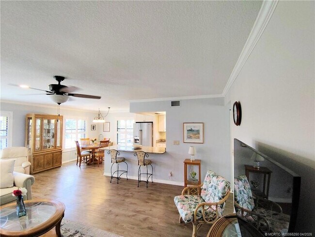 Building Photo - 511 SW South River Dr