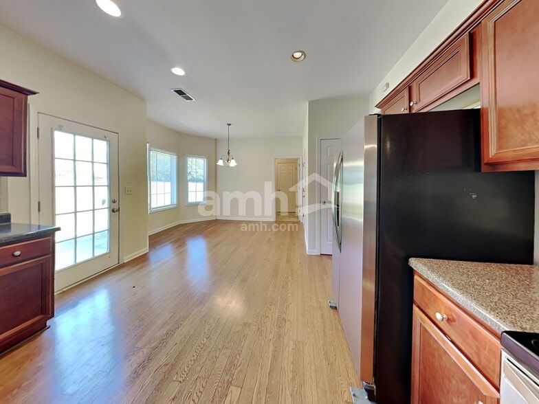 Building Photo - 35 Hampton Pl