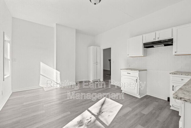 Building Photo - 1217 Fulton Ave SW