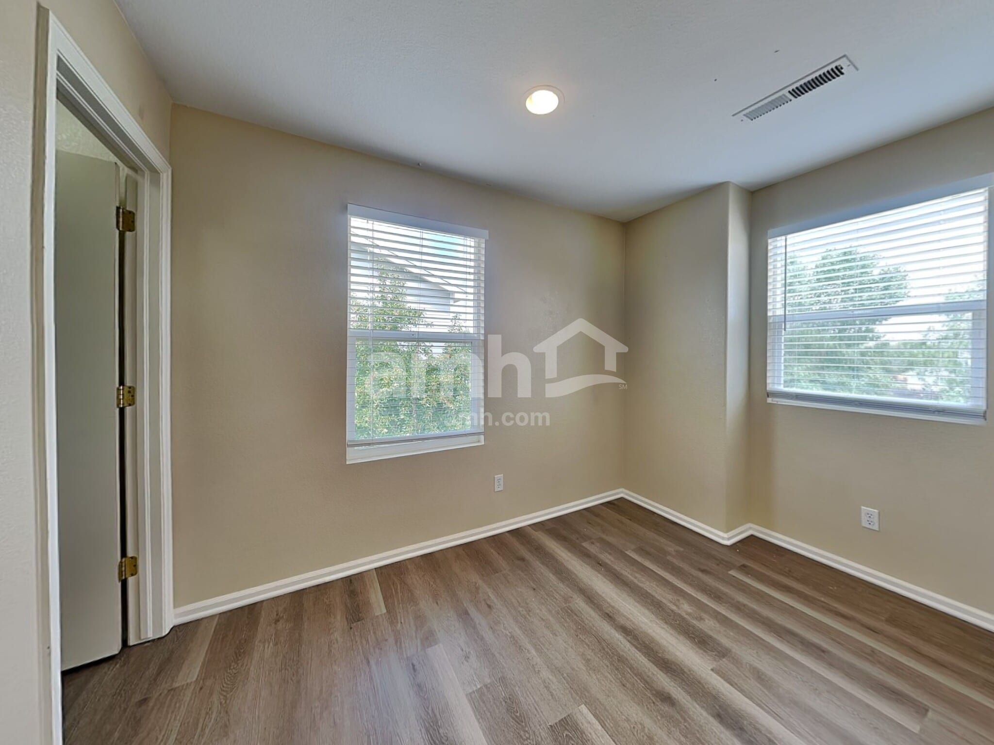 Building Photo - 201 Stagecoach Ln