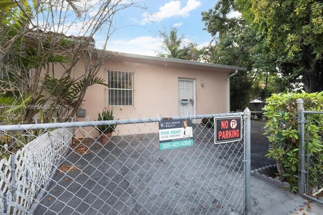 Building Photo - 101 SW 24th Ave