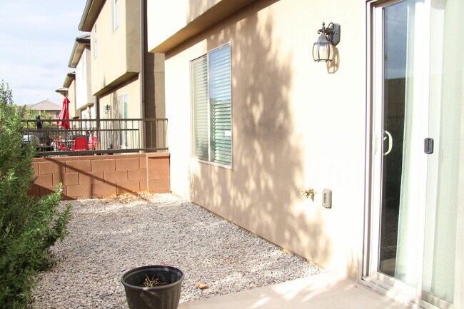 Building Photo - Spacious 4-Bed with 2.5 Baths in St George