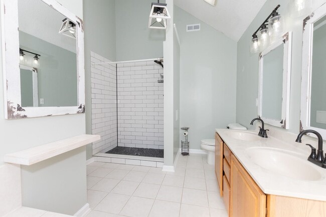 Building Photo - PRICE IMPROVEMENT!!!! MOVE-IN READY