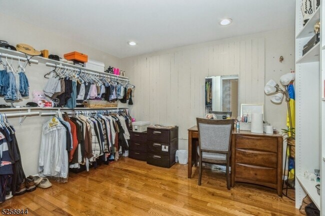 Building Photo - 48 Bellows Ln