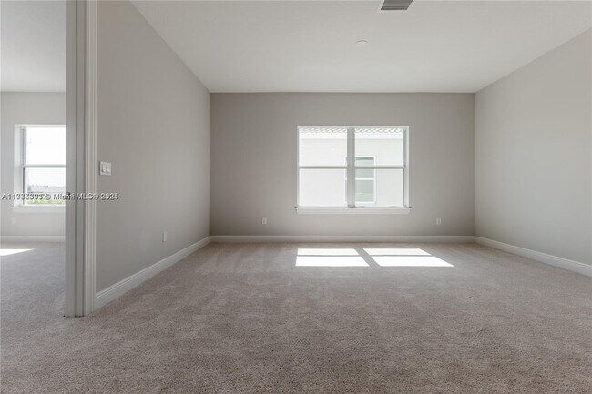 Building Photo - 3701 Greenway Dr