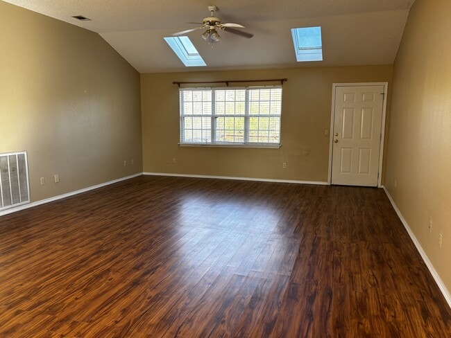 Building Photo - 18 Fairbrook Ln