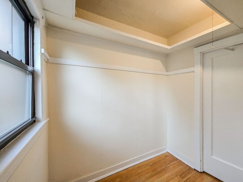 Building Photo - 600 W Stratford Pl