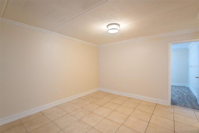 Building Photo - 5221 Bayshore Blvd