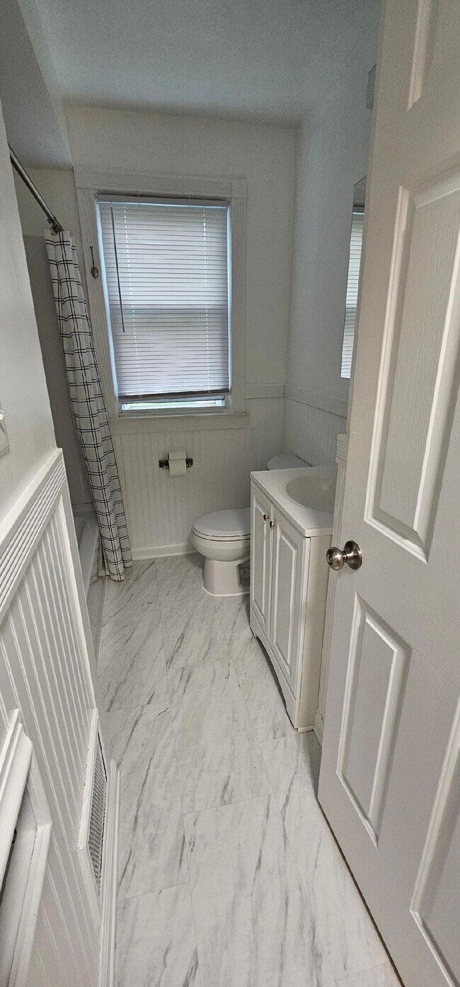 Building Photo - 13699 Rosedale St